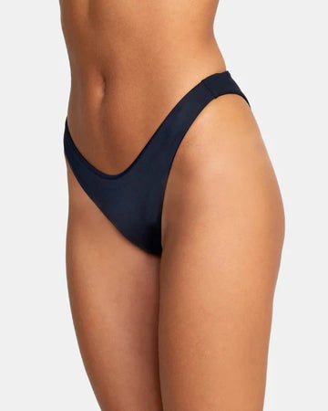 Solid Medium French Bottom