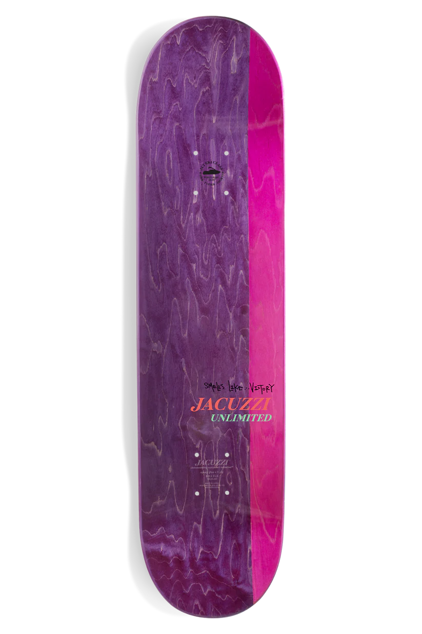 Cubierta de moto acuática de goma quemada con jacuzzi