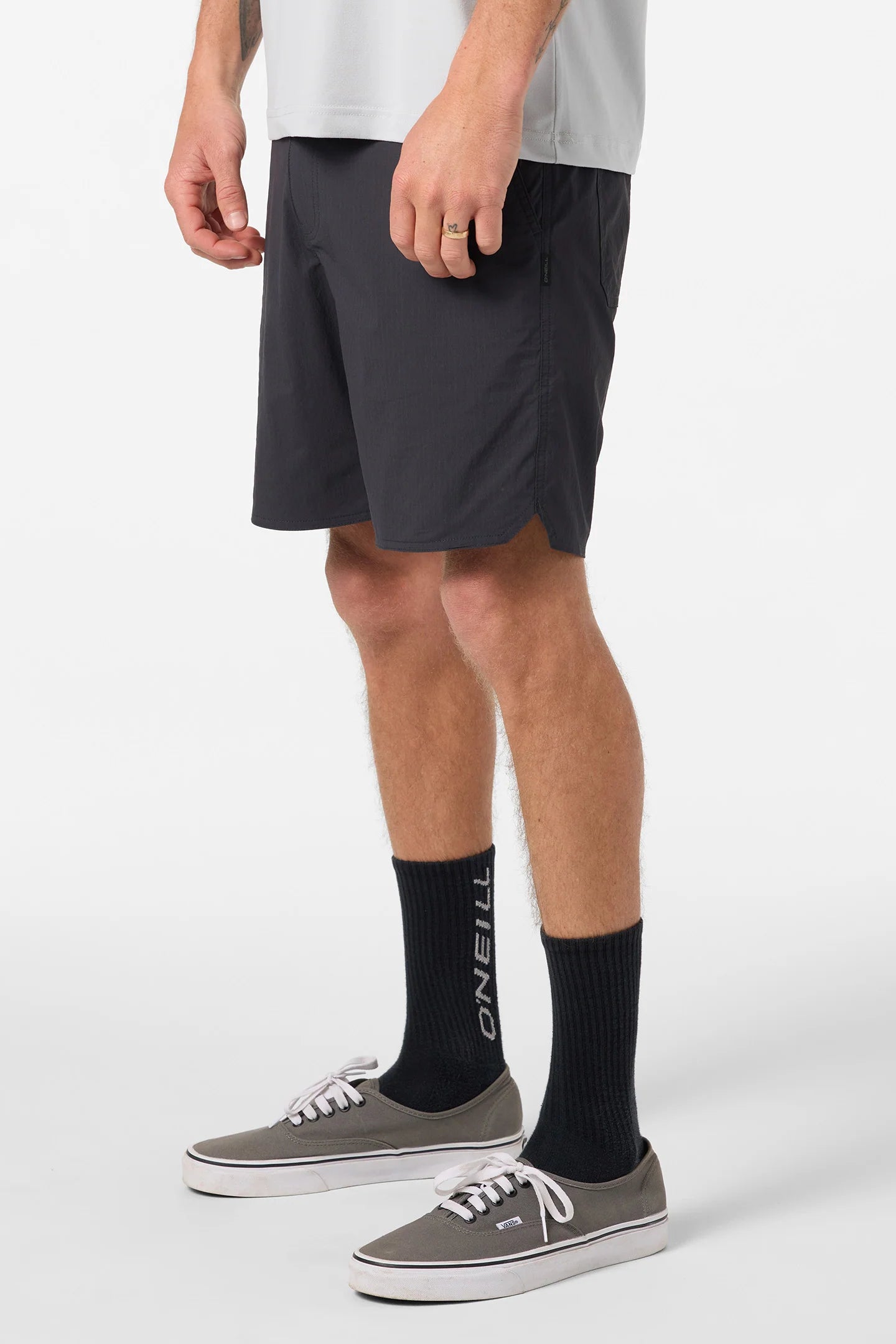 O’Neill TRVLR Halfback 18 Hybrid Shorts pocket detail